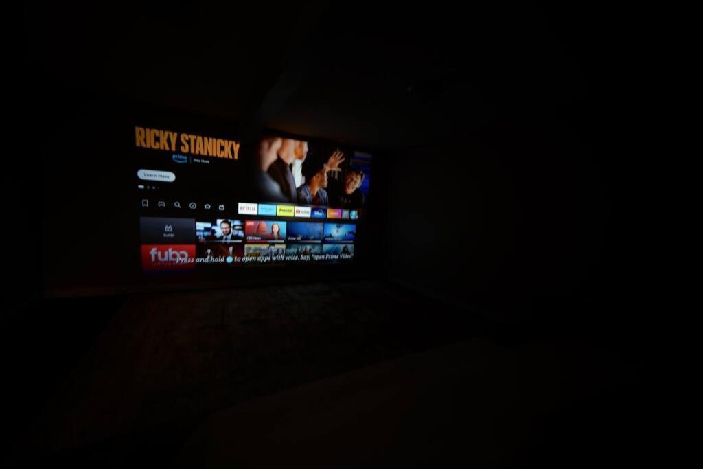 Brand New Cozy Modern Bungalow W/Hot Tub+Movieroom 7 Min From Uptown Charlotte Exterior photo