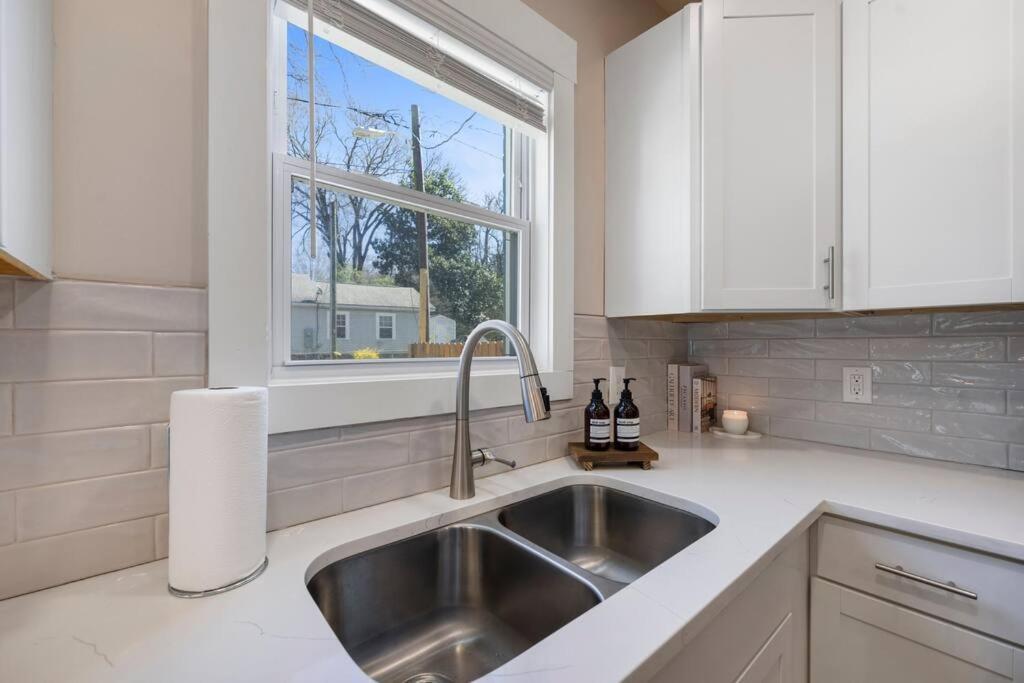 Brand New Cozy Modern Bungalow W/Hot Tub+Movieroom 7 Min From Uptown Charlotte Exterior photo