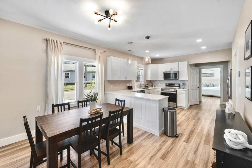 Brand New Cozy Modern Bungalow W/Hot Tub+Movieroom 7 Min From Uptown Charlotte Exterior photo