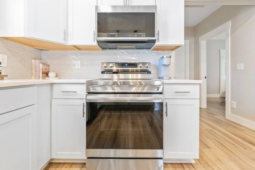 Brand New Cozy Modern Bungalow W/Hot Tub+Movieroom 7 Min From Uptown Charlotte Exterior photo