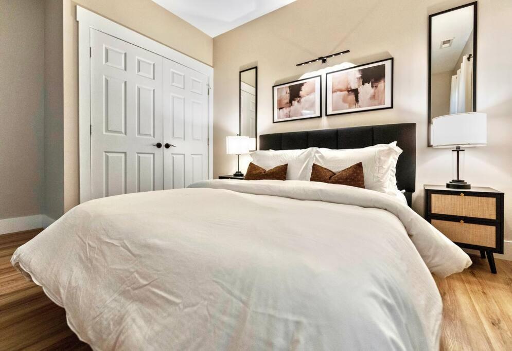 Brand New Cozy Modern Bungalow W/Hot Tub+Movieroom 7 Min From Uptown Charlotte Exterior photo